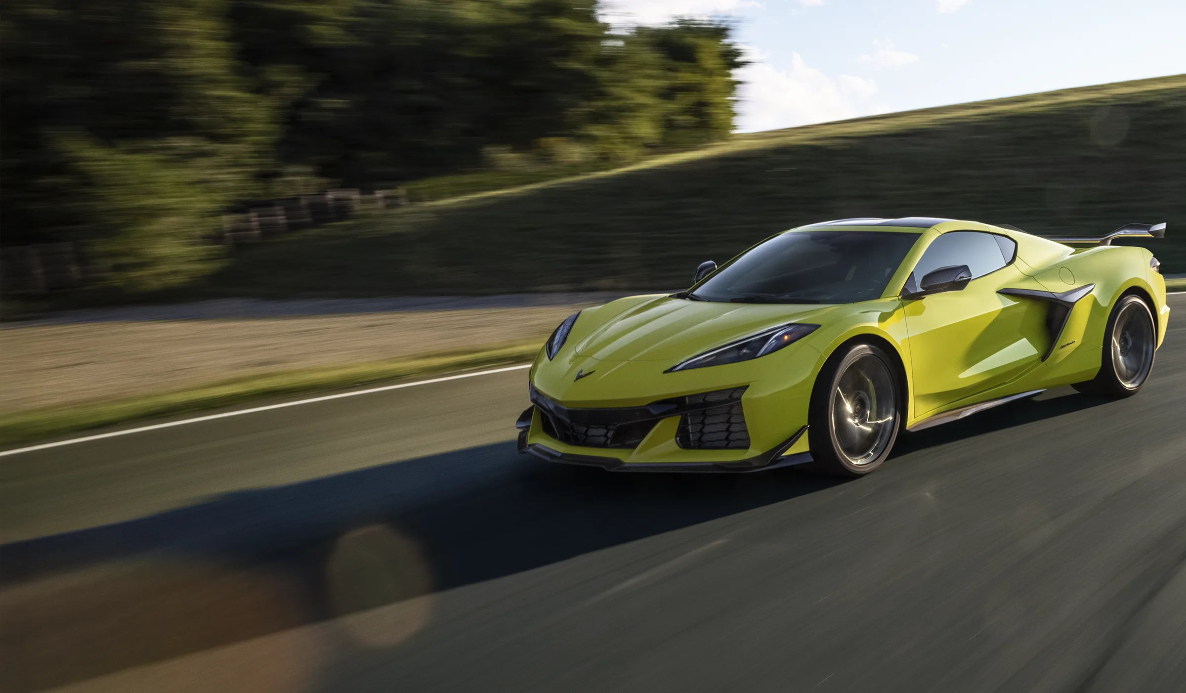 Corvette Limonkowa Z06 podczas jazdy na torze