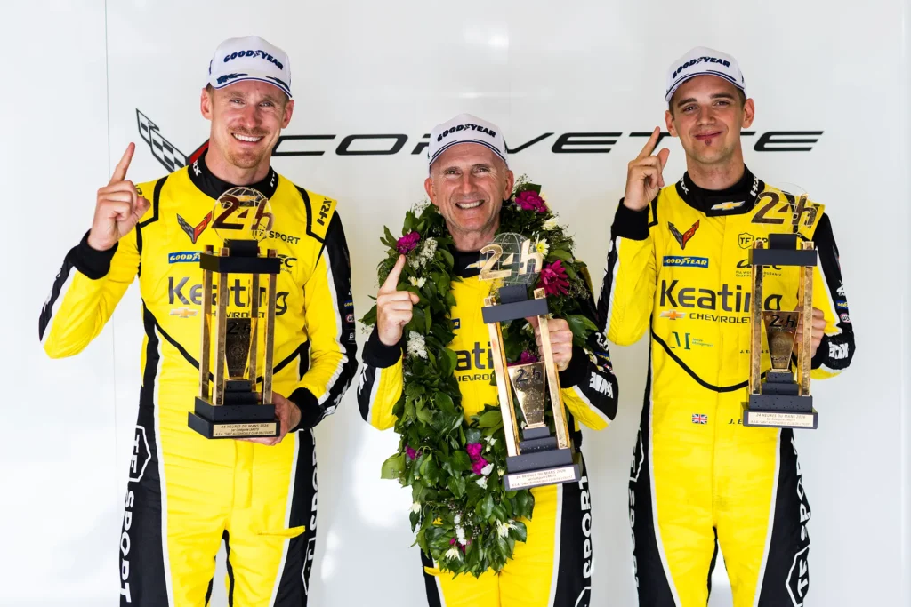 Trzej zwycięzcy Le Mans 24 2026 - TF Sport. Nicky Catsburg, Jonny Edgar oraz Ben Keating